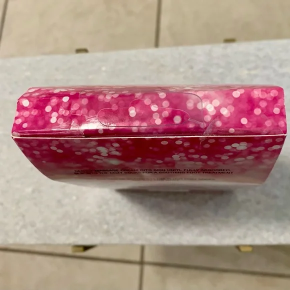 Cozy Socks & Foot Cream Set - Vibrant Pink - Picture 8 of 8